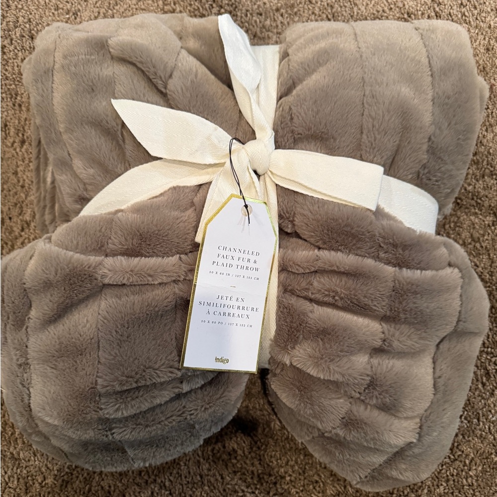 NWT Indigo Channeled Faux Fur and Plaid Throw.